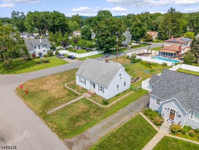 42 2nd St, Pequannock Twp., NJ 07440