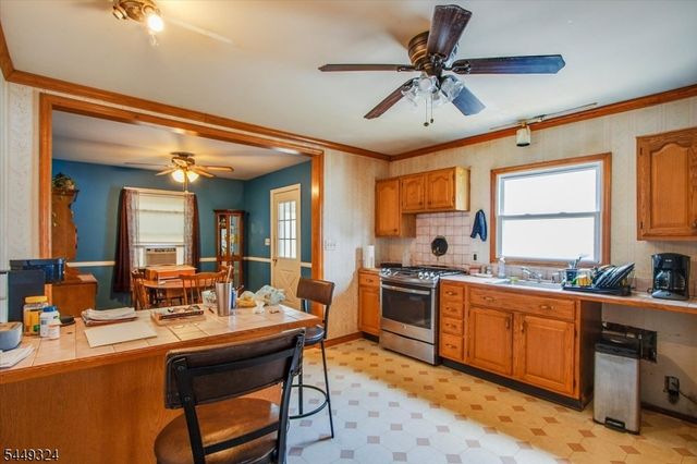 42 2nd St, Pequannock Twp., NJ 07440