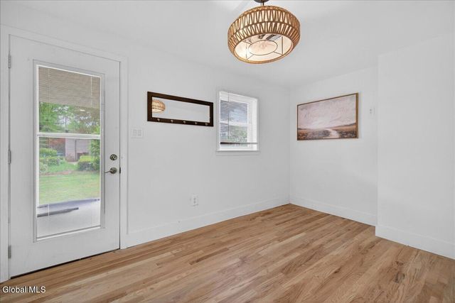 14 Mountain View Avenue, Colonie, NY 12205