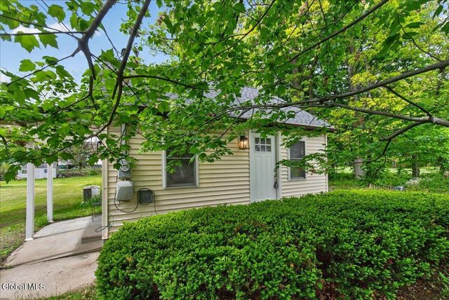14 Mountain View Avenue, Colonie, NY 12205