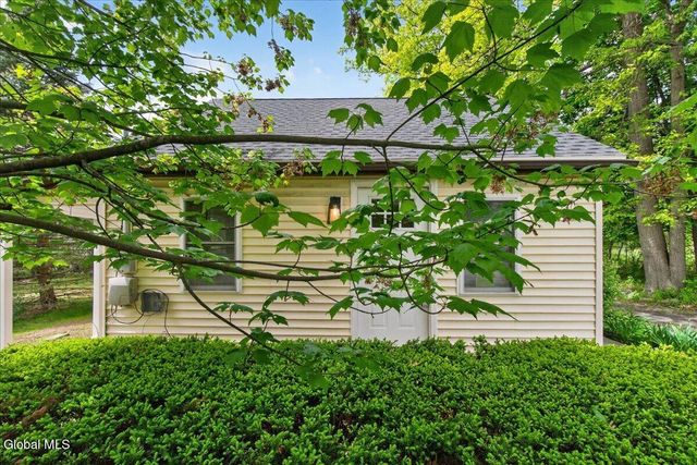 14 Mountain View Avenue, Colonie, NY 12205
