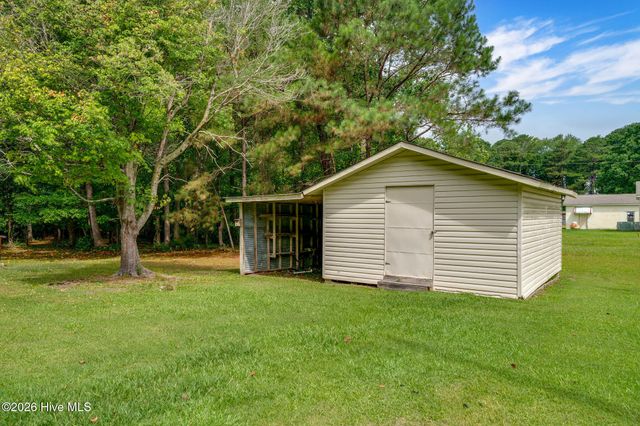 146 Chicken Neck Road, Teachey, NC 28464