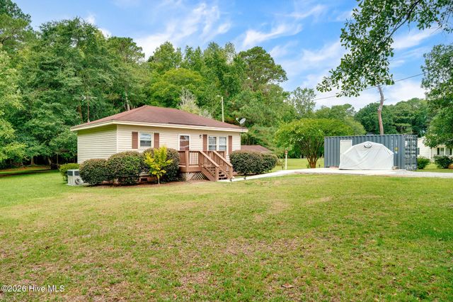 146 Chicken Neck Road, Teachey, NC 28464
