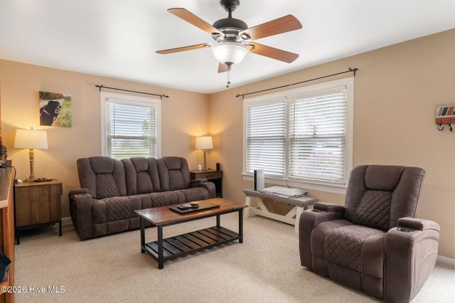 146 Chicken Neck Road, Teachey, NC 28464