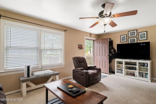 146 Chicken Neck Road, Teachey, NC 28464