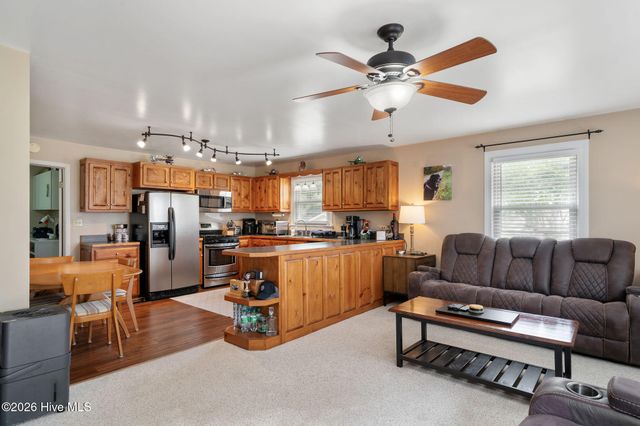 146 Chicken Neck Road, Teachey, NC 28464