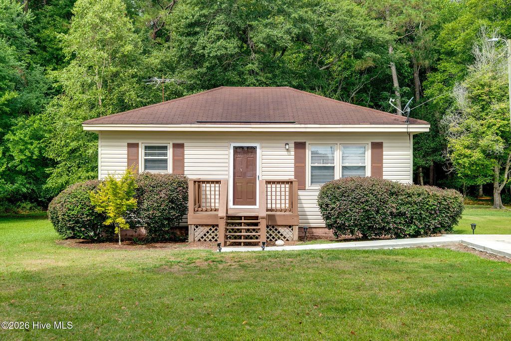 146 Chicken Neck Road, Teachey, NC 28464