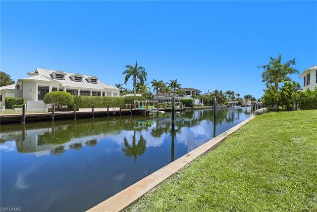 555 17th AVE S, Naples, FL 34102