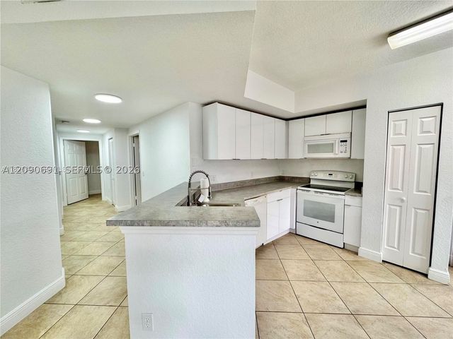 507 Belmont Ln 507, North Lauderdale, FL 33068