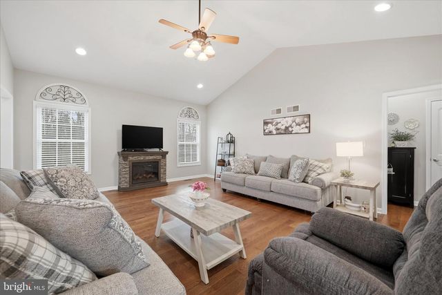 22 LURE CT, Inwood, WV 25428