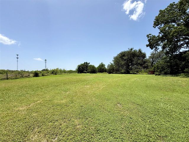 1629 Pecos ST, Lockhart, TX 78644