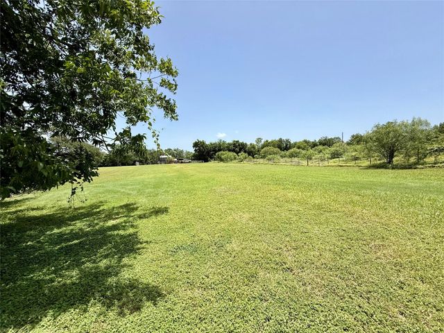 1629 Pecos ST, Lockhart, TX 78644