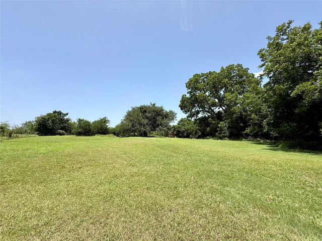 1629 Pecos ST, Lockhart, TX 78644