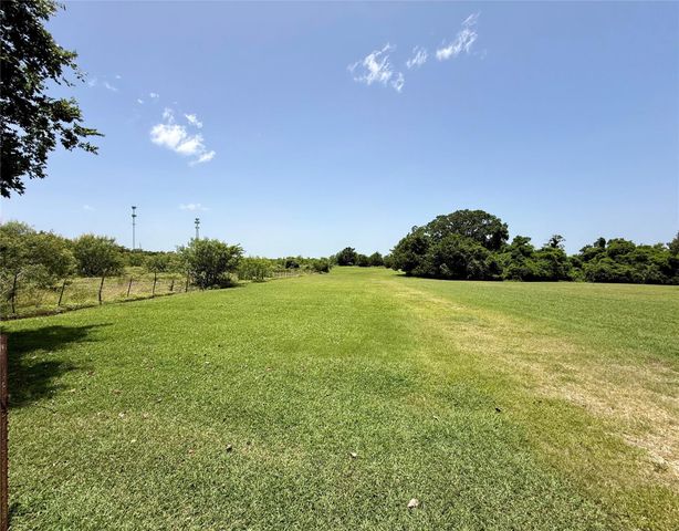 1629 Pecos ST, Lockhart, TX 78644
