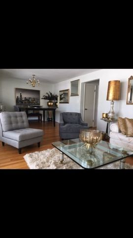 711 Locust Road, Wilmette, IL 60091