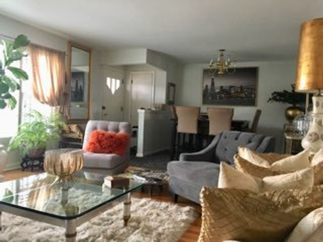 711 Locust Road, Wilmette, IL 60091