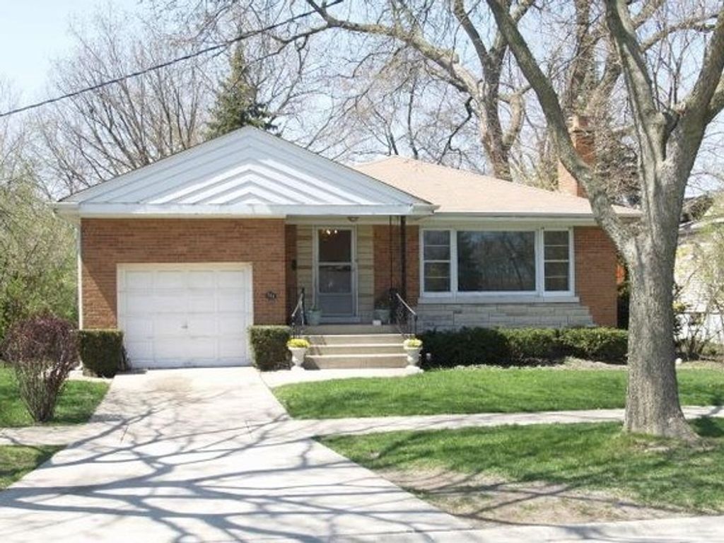 711 Locust Road, Wilmette, IL 60091