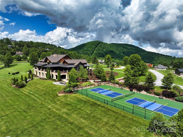 416 Summerset Drive 83, Hendersonville, NC 28792