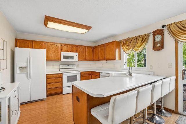 625 SE Redbud Court, Waukee, IA 50263