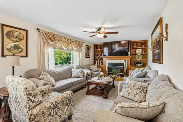 625 SE Redbud Court, Waukee, IA 50263