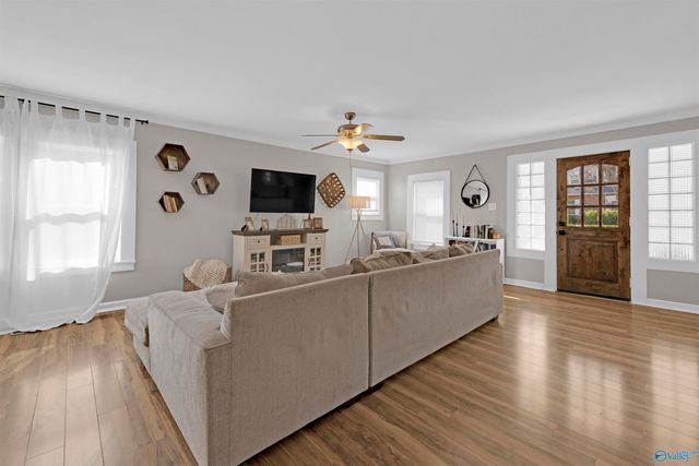 709 NW Alabama Avenue NW, Fort Payne, AL 35967