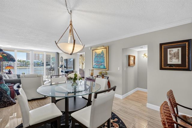 121 Golden Isles Dr 205, Hallandale Beach, FL 33009