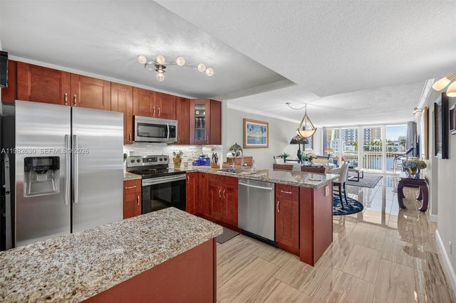 121 Golden Isles Dr 205, Hallandale Beach, FL 33009