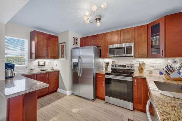 121 Golden Isles Dr 205, Hallandale Beach, FL 33009