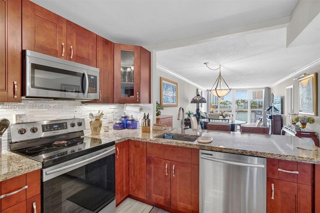 121 Golden Isles Dr 205, Hallandale Beach, FL 33009