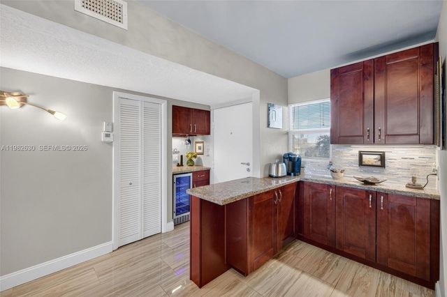 121 Golden Isles Dr 205, Hallandale Beach, FL 33009