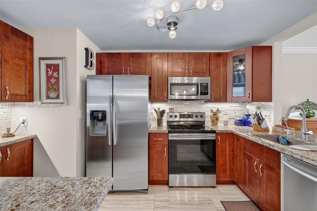 121 Golden Isles Dr 205, Hallandale Beach, FL 33009