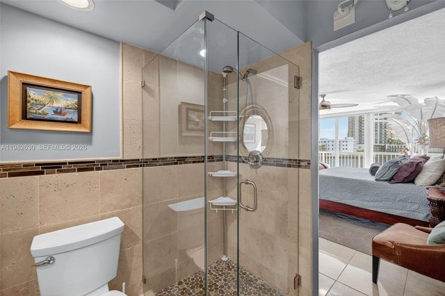 121 Golden Isles Dr 205, Hallandale Beach, FL 33009