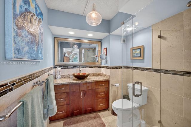 121 Golden Isles Dr 205, Hallandale Beach, FL 33009