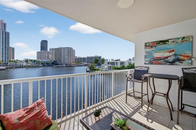 121 Golden Isles Dr 205, Hallandale Beach, FL 33009