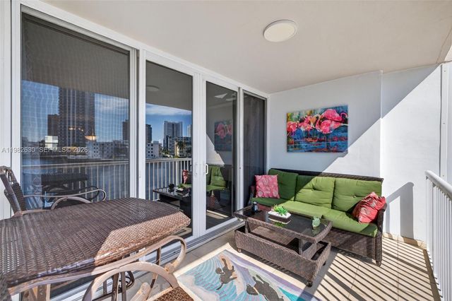 121 Golden Isles Dr 205, Hallandale Beach, FL 33009