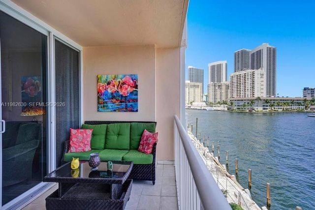 121 Golden Isles Dr 205, Hallandale Beach, FL 33009