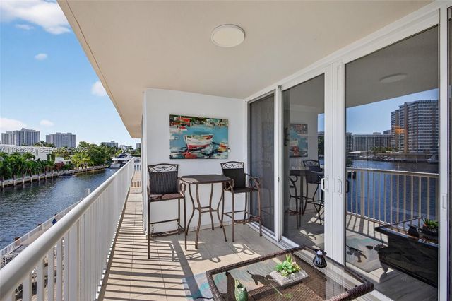 121 Golden Isles Dr 205, Hallandale Beach, FL 33009