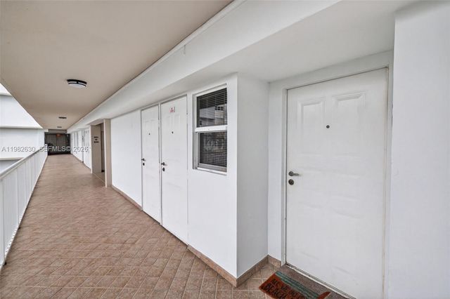 121 Golden Isles Dr 205, Hallandale Beach, FL 33009