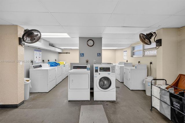 121 Golden Isles Dr 205, Hallandale Beach, FL 33009