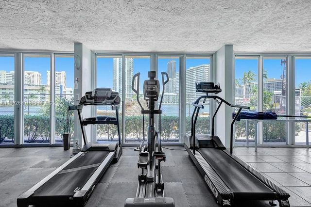 121 Golden Isles Dr 205, Hallandale Beach, FL 33009