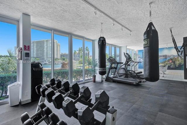 121 Golden Isles Dr 205, Hallandale Beach, FL 33009