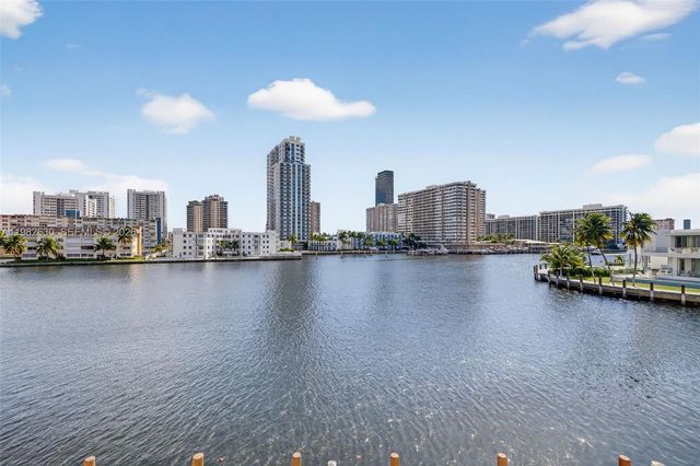 121 Golden Isles Dr 205, Hallandale Beach, FL 33009