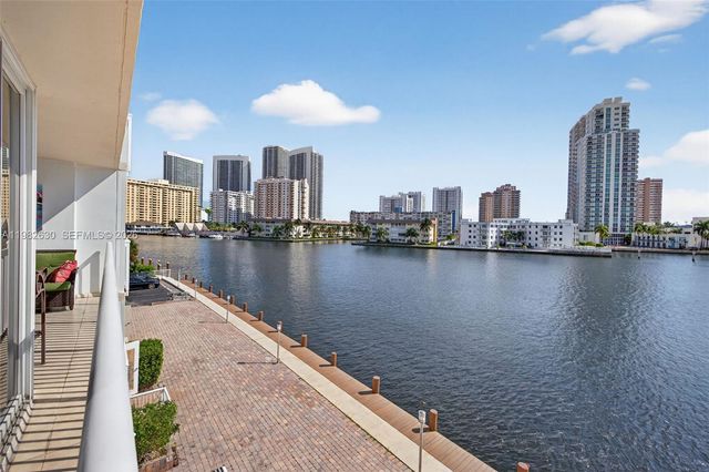 121 Golden Isles Dr 205, Hallandale Beach, FL 33009