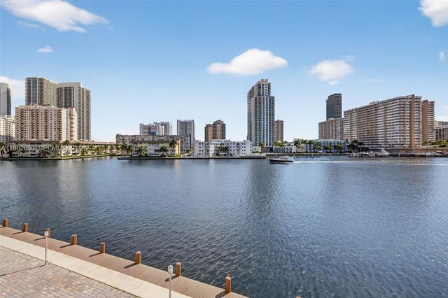 121 Golden Isles Dr 205, Hallandale Beach, FL 33009