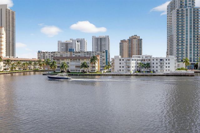 121 Golden Isles Dr 205, Hallandale Beach, FL 33009