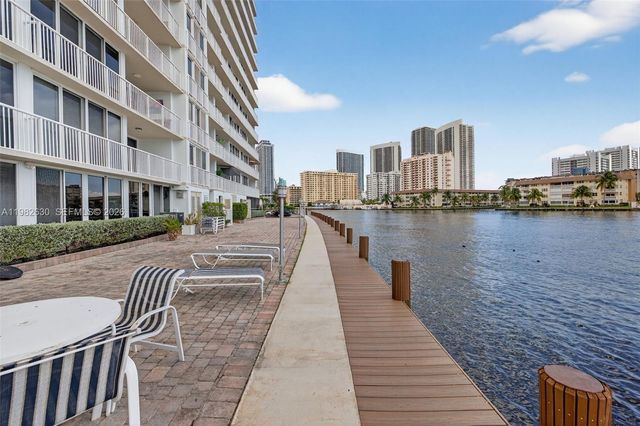 121 Golden Isles Dr 205, Hallandale Beach, FL 33009