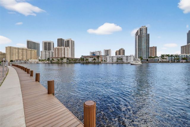 121 Golden Isles Dr 205, Hallandale Beach, FL 33009