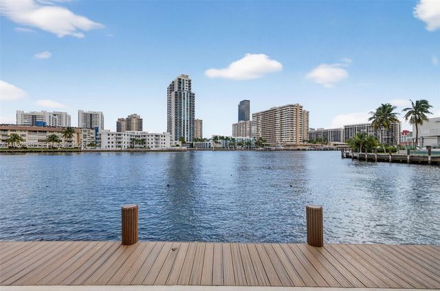 121 Golden Isles Dr 205, Hallandale Beach, FL 33009