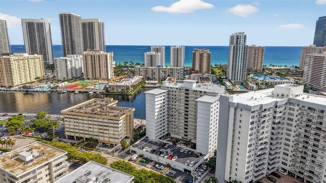 121 Golden Isles Dr 205, Hallandale Beach, FL 33009