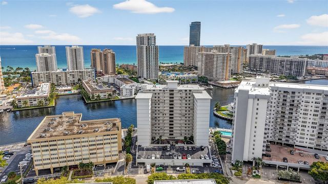 121 Golden Isles Dr 205, Hallandale Beach, FL 33009